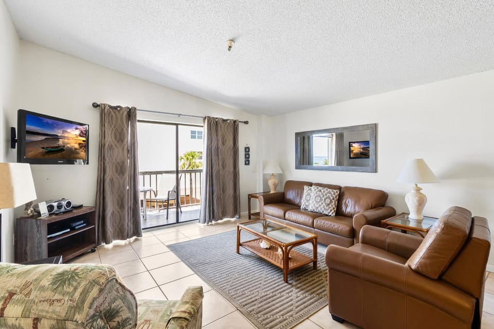 Beach View 1b 1b - Balcony - King - Surf Song #347 Apartment in Madeira Beach
