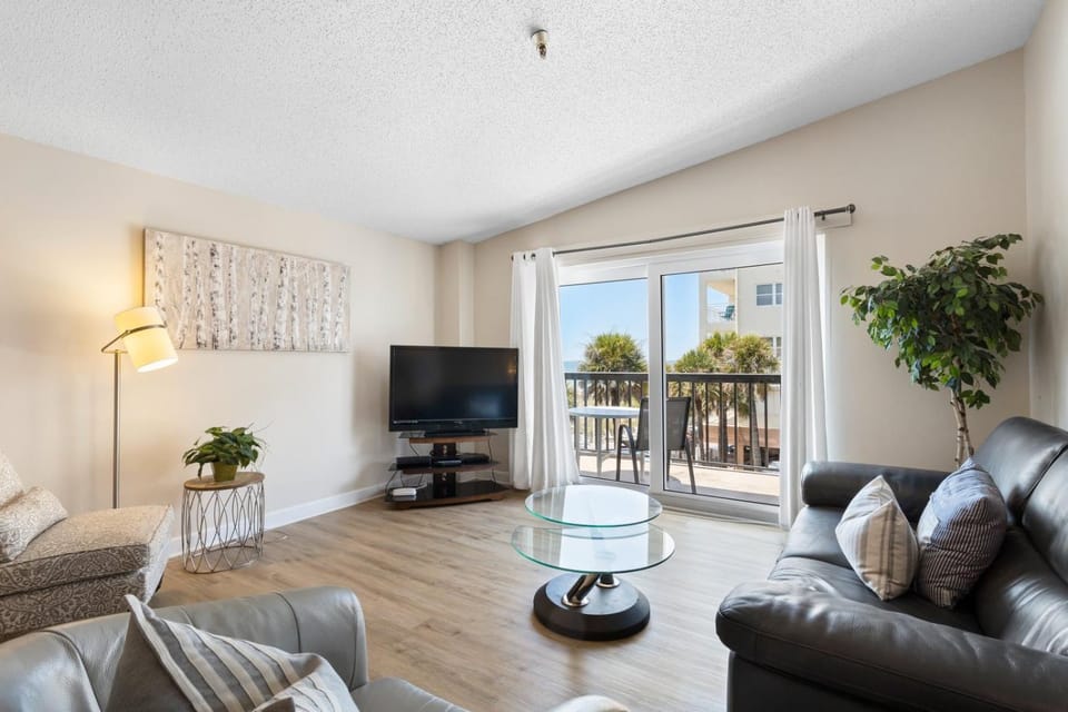 Beach View 1b 1b - Balcony - King - Surf Song #346 Apartment in Madeira Beach