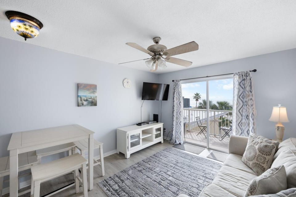 1br 1b Beach View - Surf Song #332 Apartment in Madeira Beach