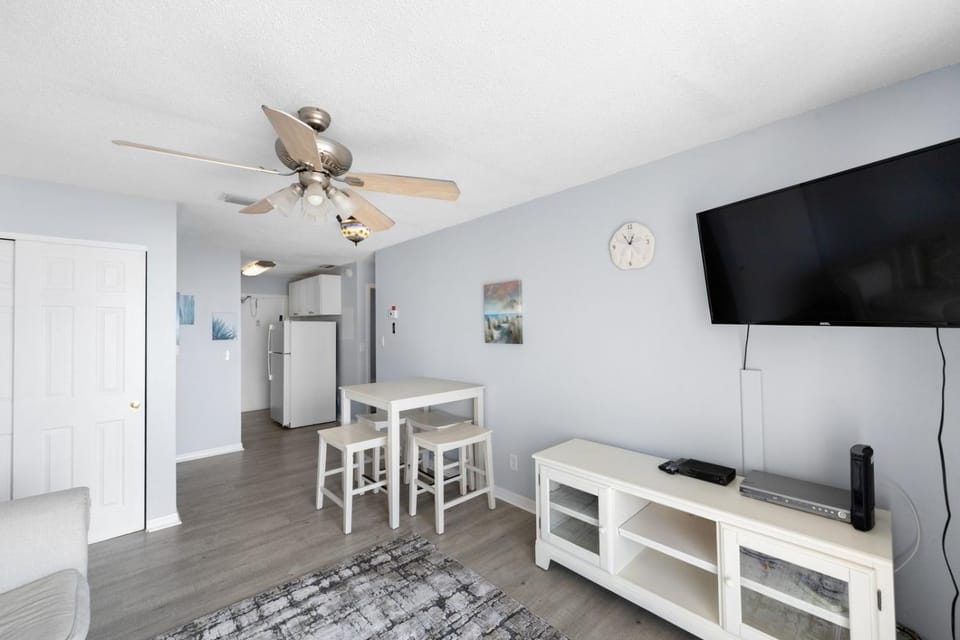 1br 1b Beach View - Surf Song #332 Apartment in Madeira Beach