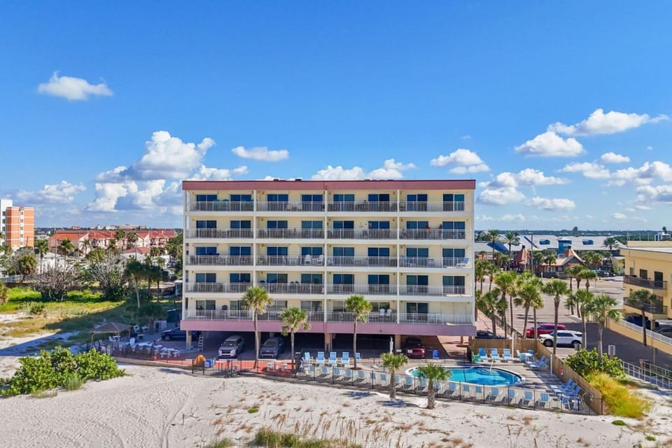 Awesome Beach Gulf Views - Madeira Norte #111 Apartment in Madeira Beach