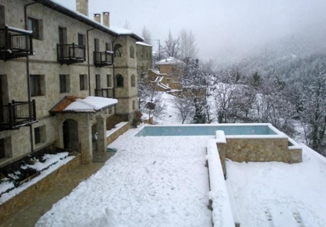 Facade/entrance, Winter, Area and facilities