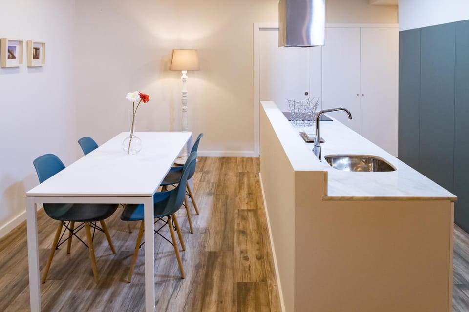 Kitchen or kitchenette, Dining area, Communal kitchen