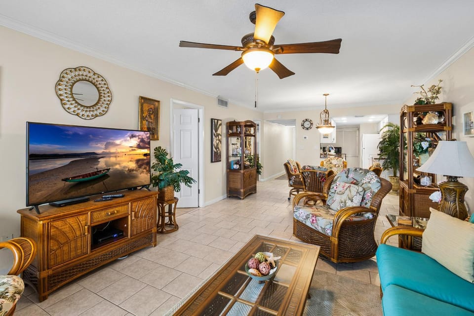Top Floor Direct Beachfront - Madeira Norte #510 Apartment in Madeira Beach