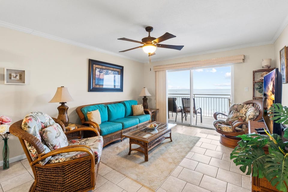 Top Floor Direct Beachfront - Madeira Norte #510 Apartment in Madeira Beach
