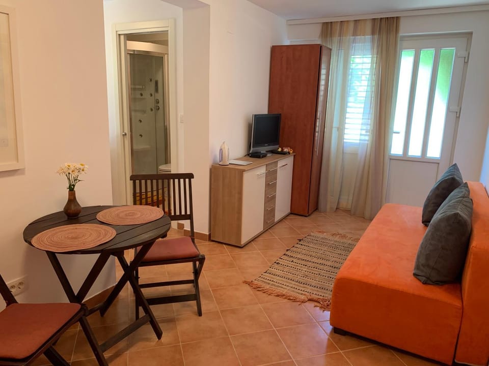 TV and multimedia, Dining area