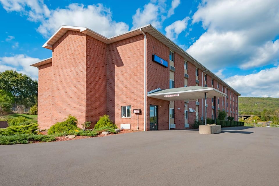 Property building, Facade/entrance, Day, Property logo or sign, On site, Time of day