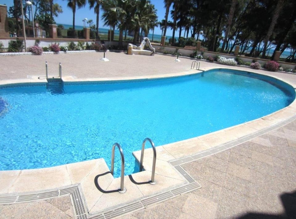 Property building, Swimming pool, Swimming pool