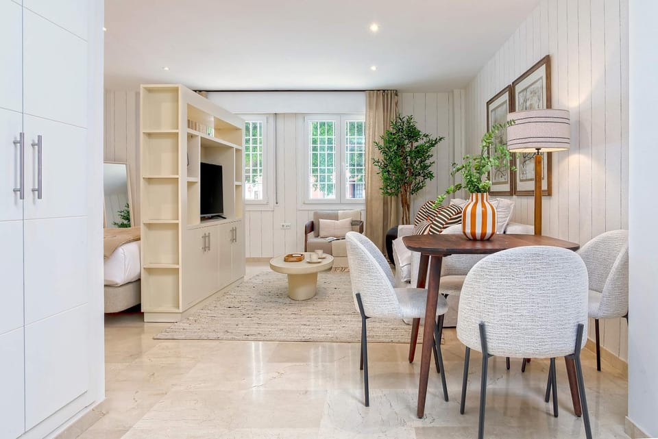 TV and multimedia, Living room, Photo of the whole room, Seating area, Dining area, wardrobe