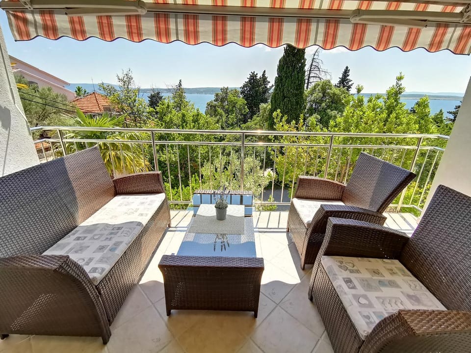 View (from property/room), Balcony/Terrace, Sea view