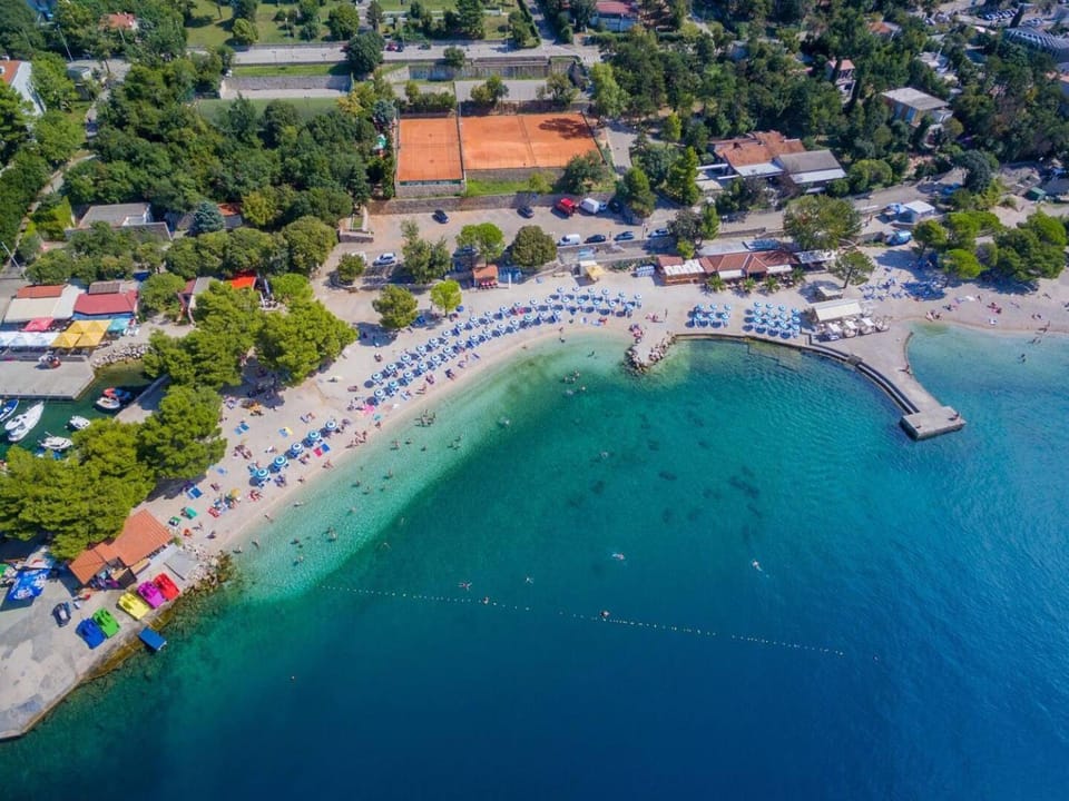 Neighbourhood, Beach