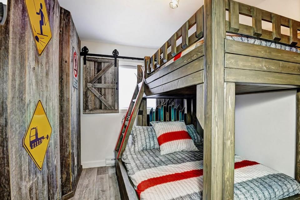 Condo 304 33 Chemin du Hameau by Les Chalets Alpins Apartment in Quebec