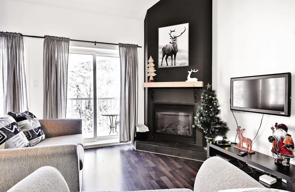 Condo 305 33 Chemin du Hameau by Les Chalets Alpins Apartment in Quebec