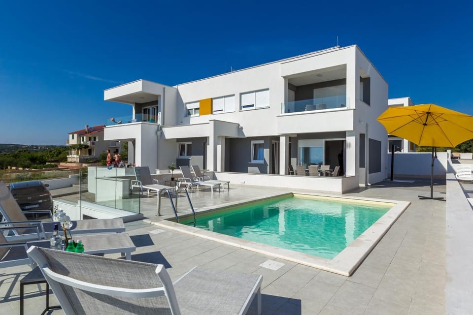 Property building, Swimming pool