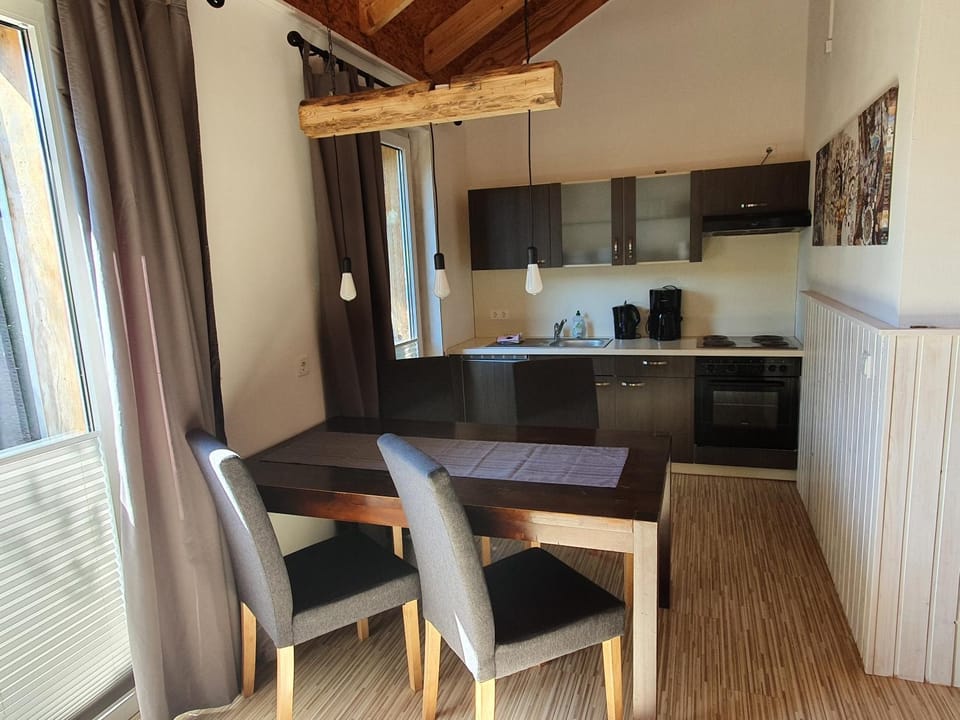 Coffee/tea facilities, Dining area