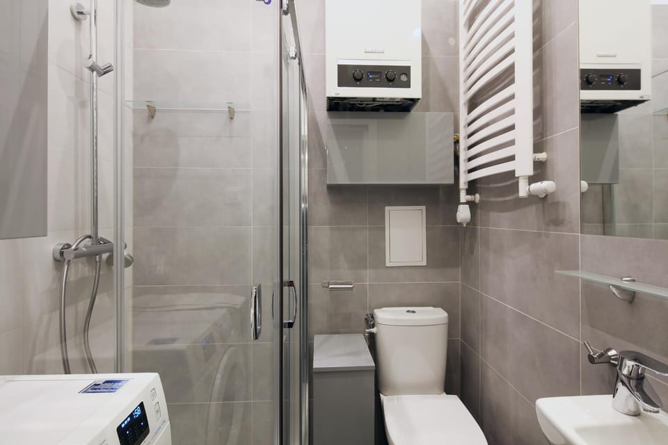 Shower, Toilet, Bathroom