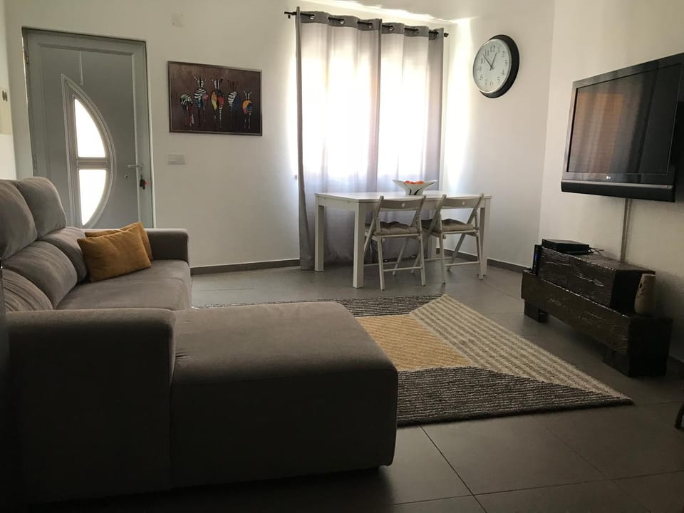 Communal lounge/ TV room, Communal kitchen, Meals, Lunch, Dinner