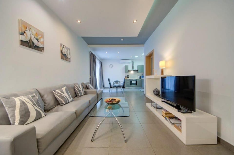 Sliema 2BR Apartment Fully AC & 10 Min Walk to Balluta Apartment in Sliema