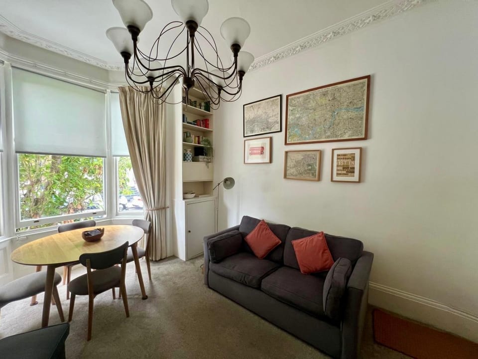 Quiet Two-Bed near Shepherds Bush & Olympia Apartment in City of Westminster