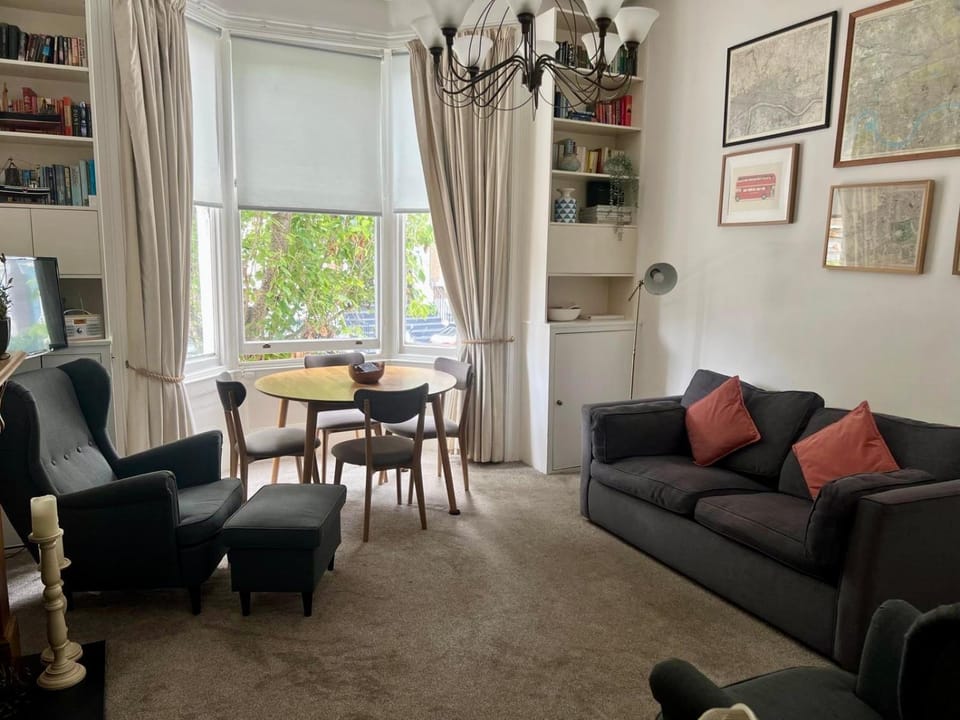 Quiet Two-Bed near Shepherds Bush & Olympia Apartment in City of Westminster