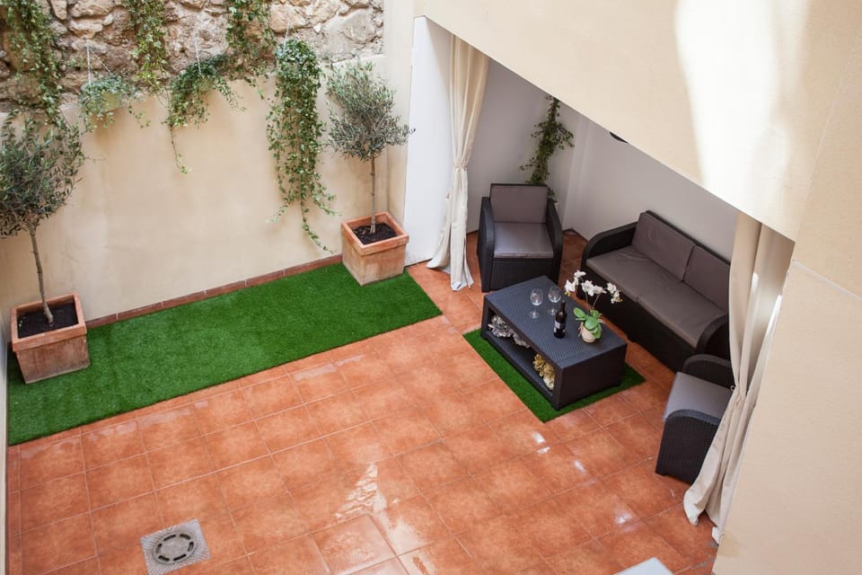 Off site, Balcony/Terrace