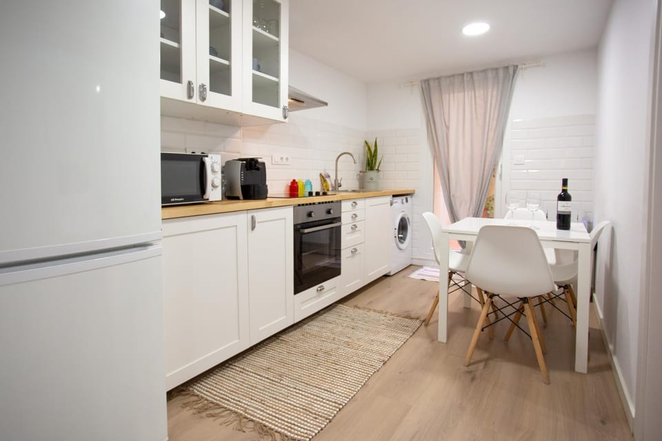Kitchen or kitchenette, minibar, pet friendly, stove, toaster
