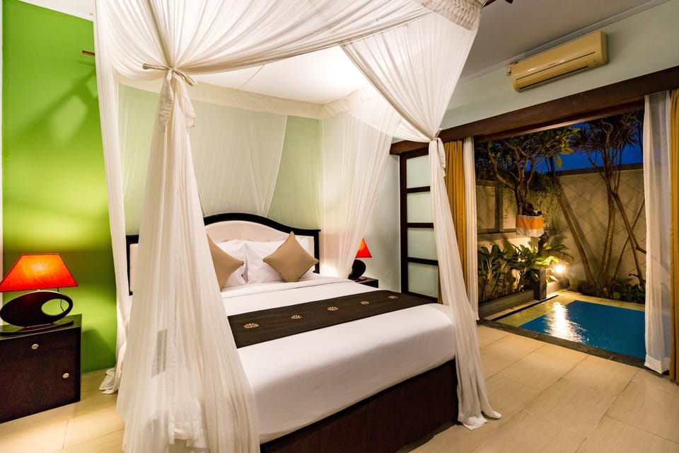 Bed, Bedroom, Pool view