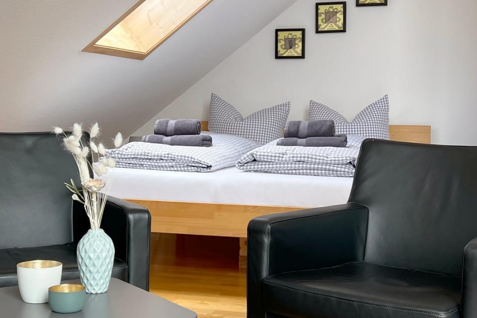 Bed, Living room, Bedroom