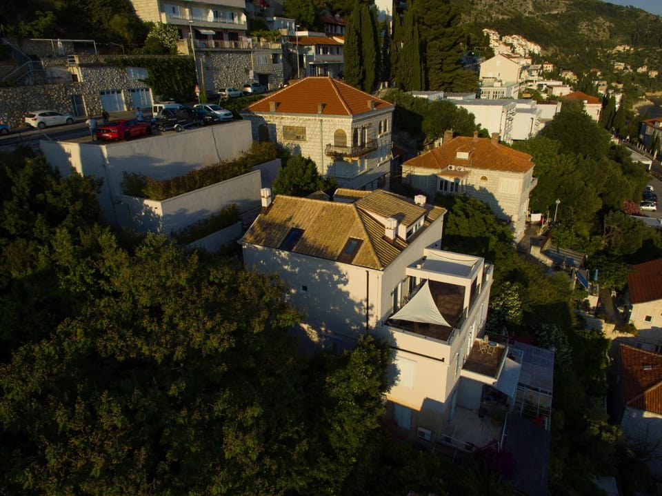 Property building, Bird's eye view, Garden, Parking