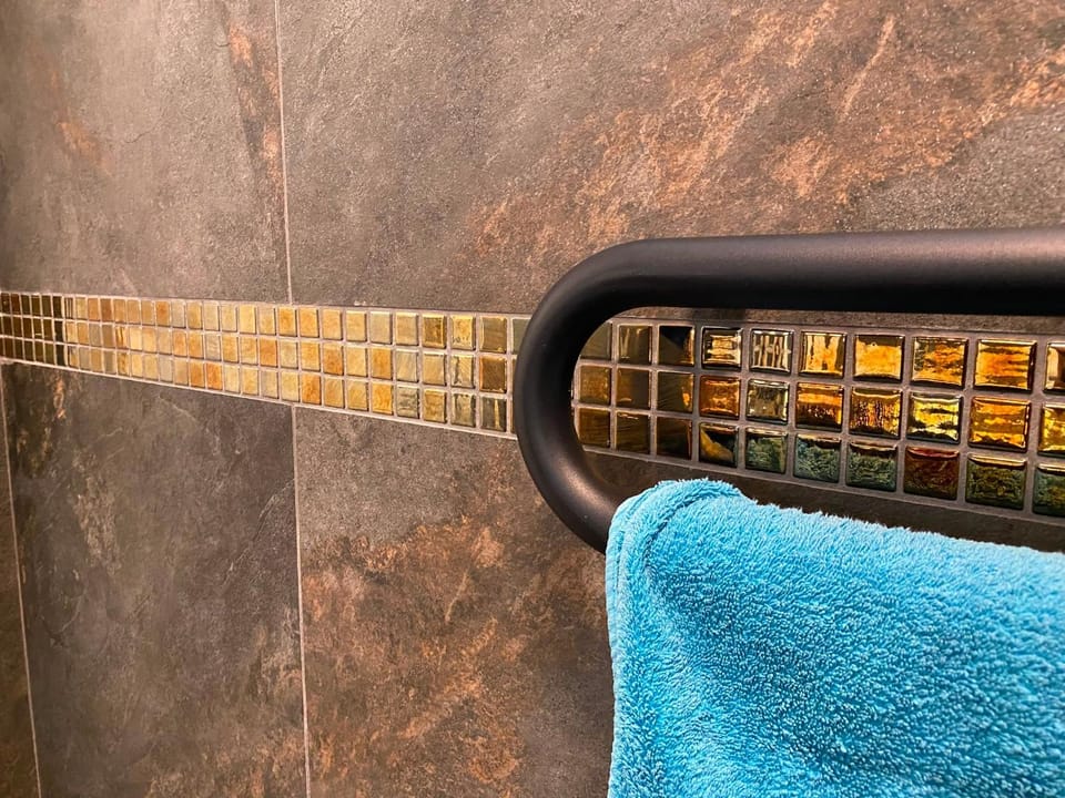 Shower, Bathroom, towels