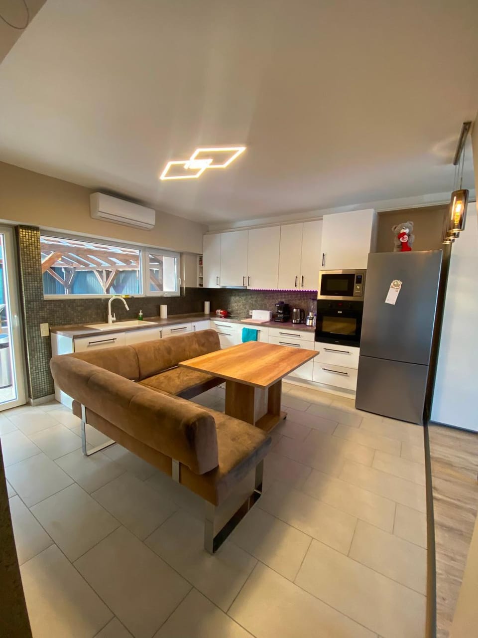 Kitchen or kitchenette, Dining area, microwave, oven, stove