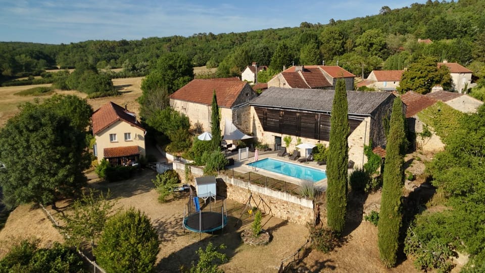 Property building, Natural landscape, Bird's eye view, Pool view, Swimming pool, sunbed