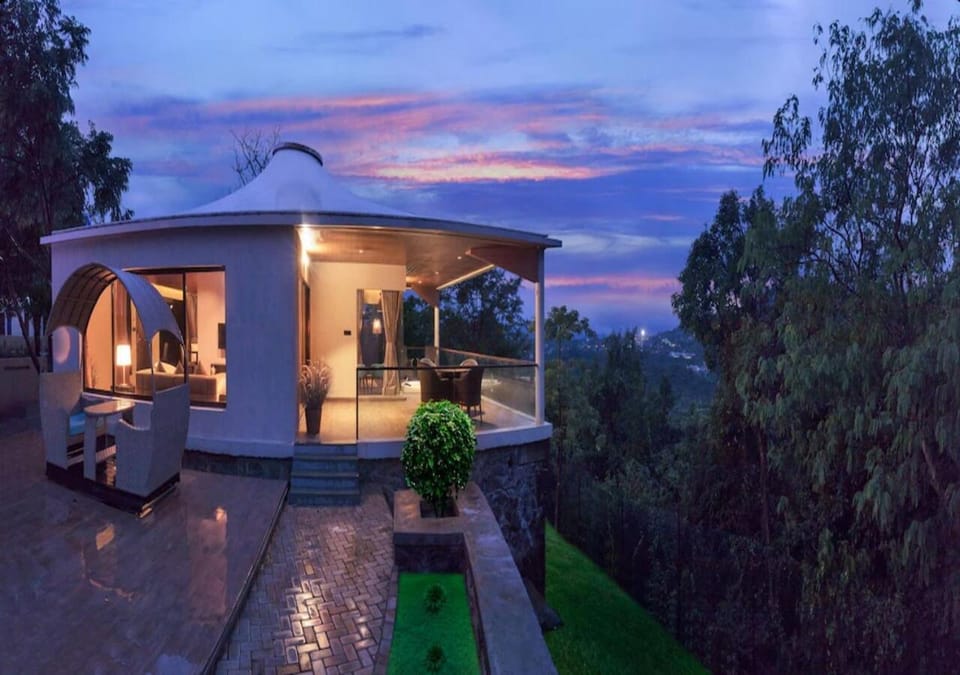 Property building, Night, Natural landscape, Garden, View (from property/room), Balcony/Terrace, Garden view