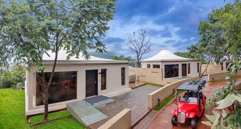 Property building, Spring, Day, Neighbourhood, Garden, Garden view, Street view
