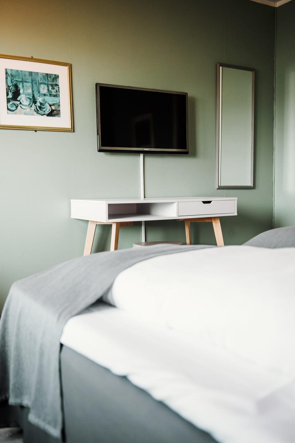 Bed, TV and multimedia