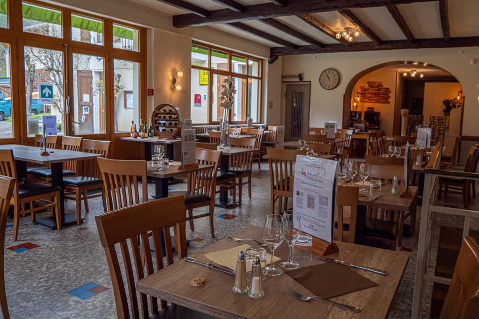 Restaurant/places to eat, Restaurant/places to eat