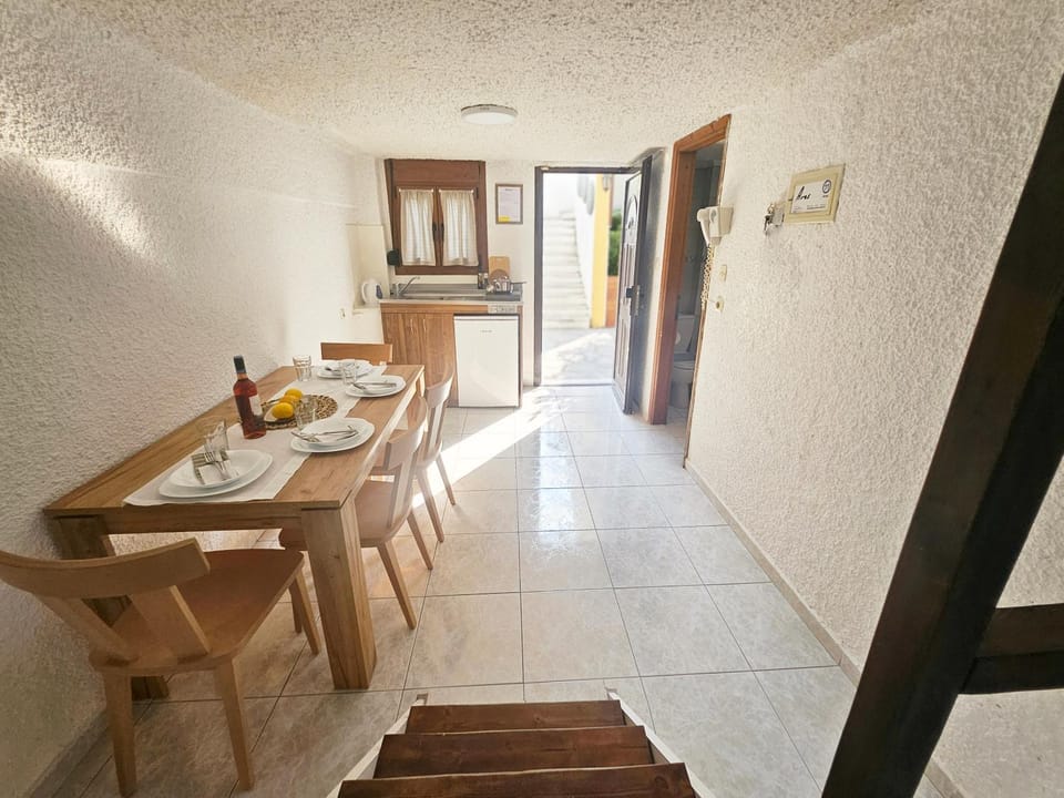 Kitchen or kitchenette, kitchen