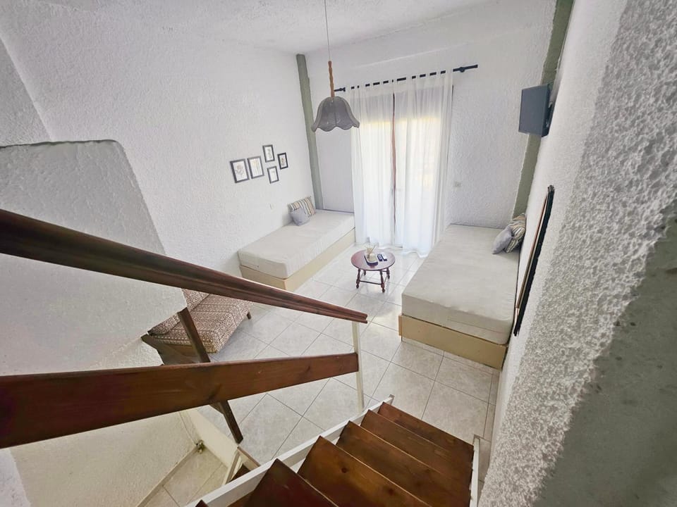 Bed, TV and multimedia, Balcony/Terrace, Living room, Seating area