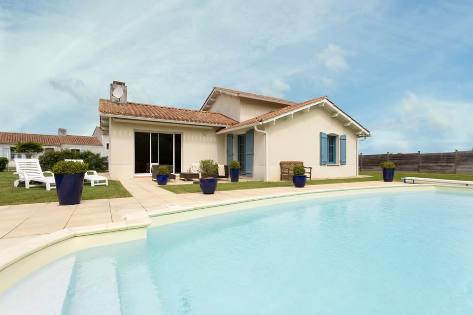 Patio, Garden, Swimming pool