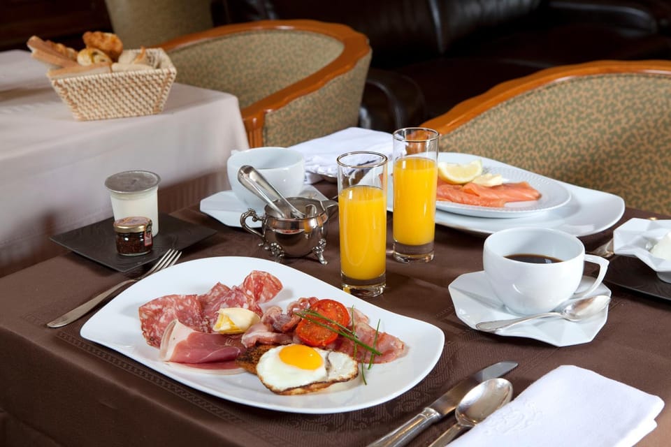 Restaurant/places to eat, Food and drinks, Food, Continental breakfast, Drinks