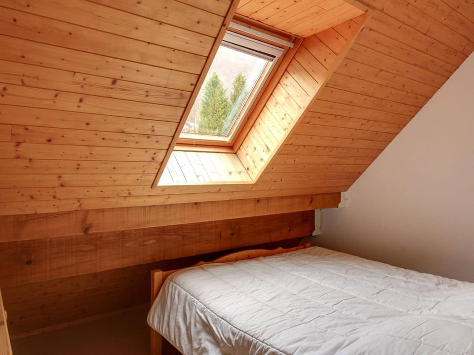 Appartement charmant 2 chambres, 6 pers., cuisine, parking couvert, centre Cauterets et télécabine - FR-1-401-106 Cabin in Cauterets