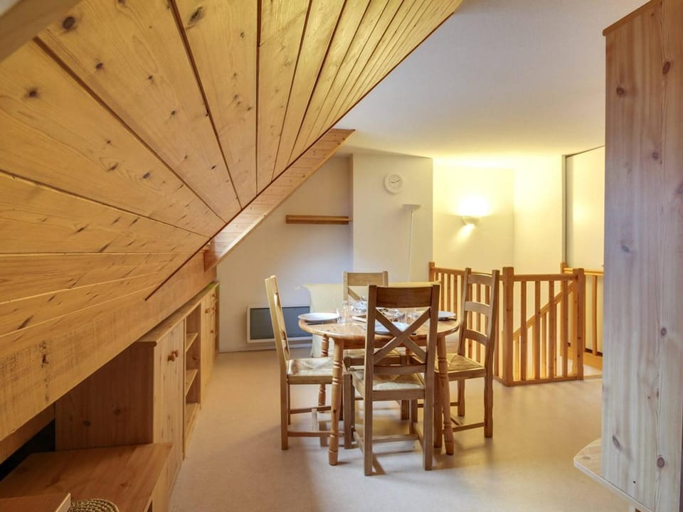 Appartement charmant 2 chambres, 6 pers., cuisine, parking couvert, centre Cauterets et télécabine - FR-1-401-106 Cabin in Cauterets