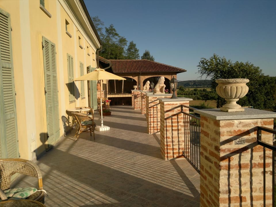 Facade/entrance, Day, Balcony/Terrace