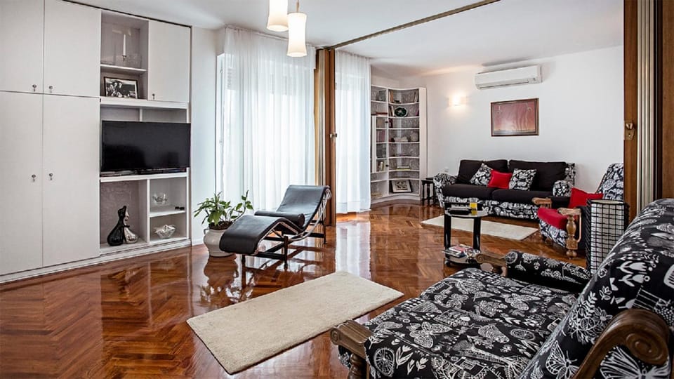 Library, Living room