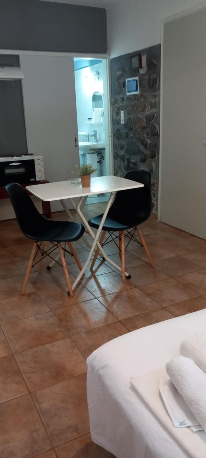 studio in garden Country House in Poros