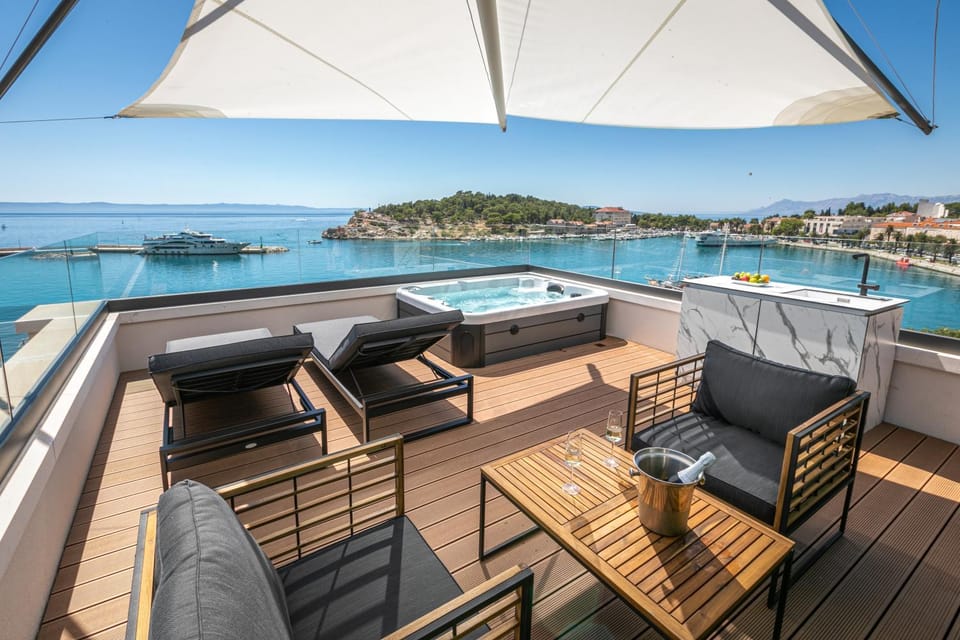 Natural landscape, View (from property/room), Balcony/Terrace, Sea view, sunbed