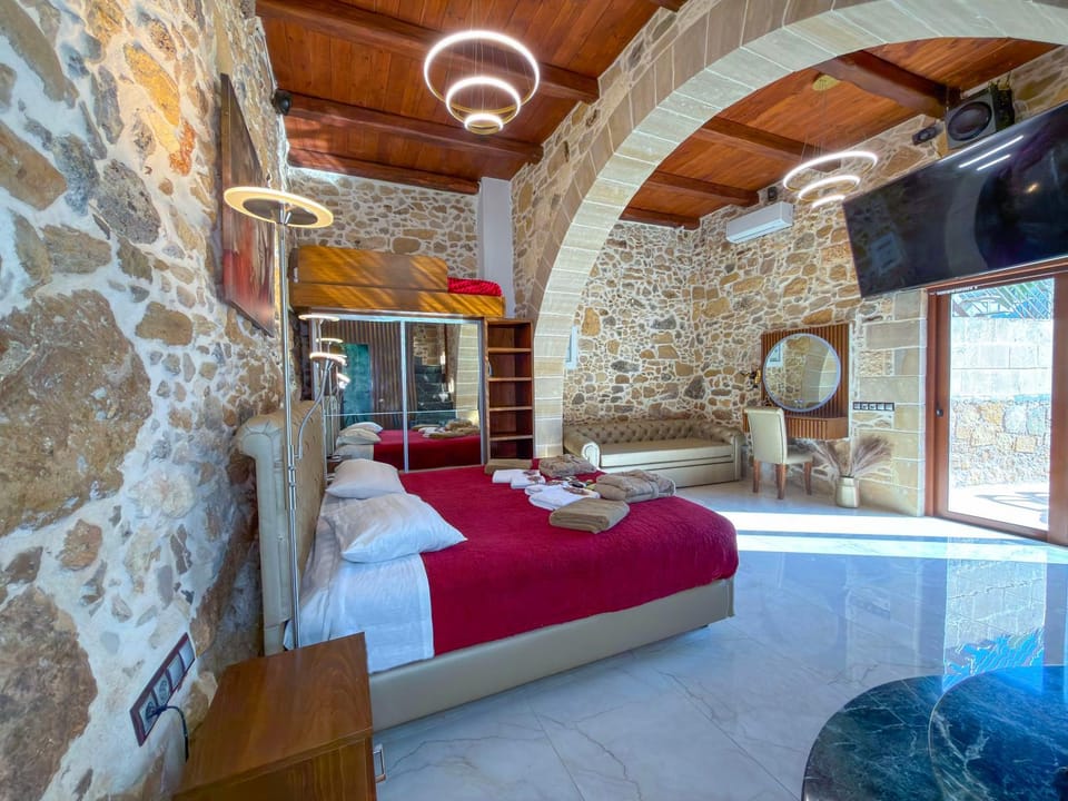 Bed, TV and multimedia, Living room, Photo of the whole room, Bedroom, towels