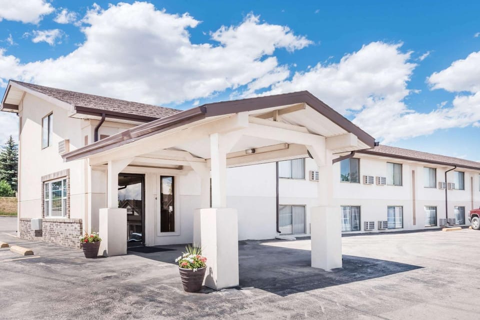 Property building, Day, On site, Time of day