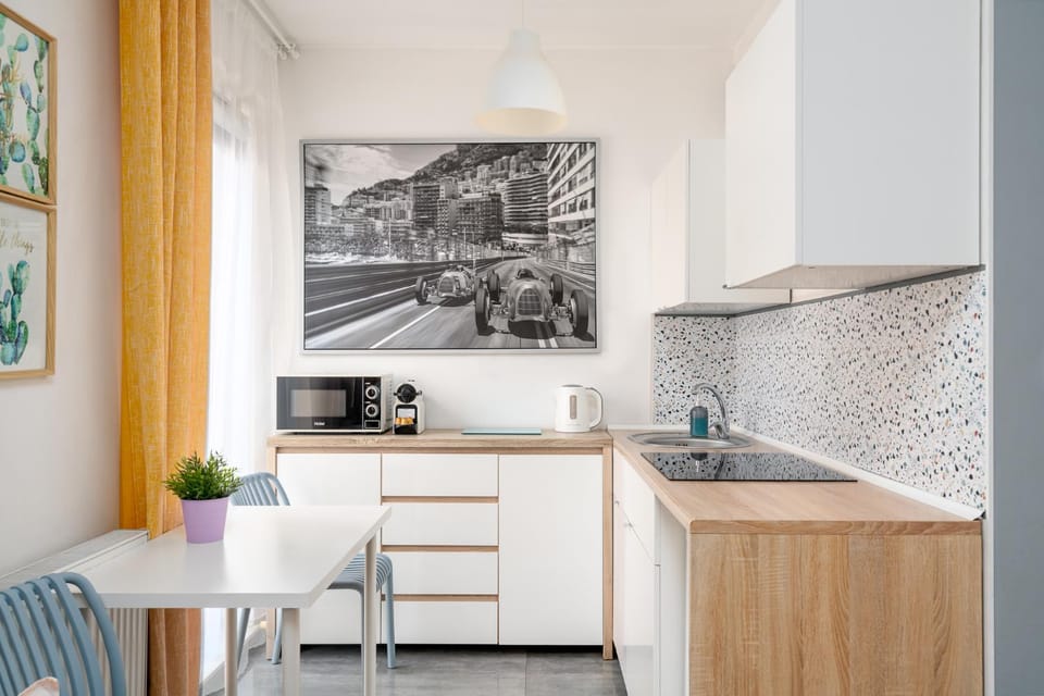 Coffee/tea facilities, Kitchen or kitchenette, Dining area