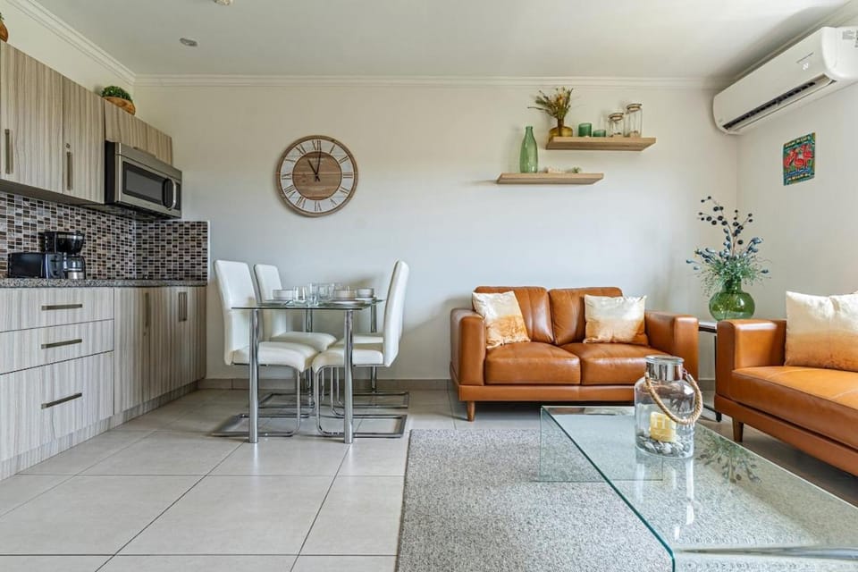 Affordable family apartment only 350 yards from Eagle Beach Apartment in Noord